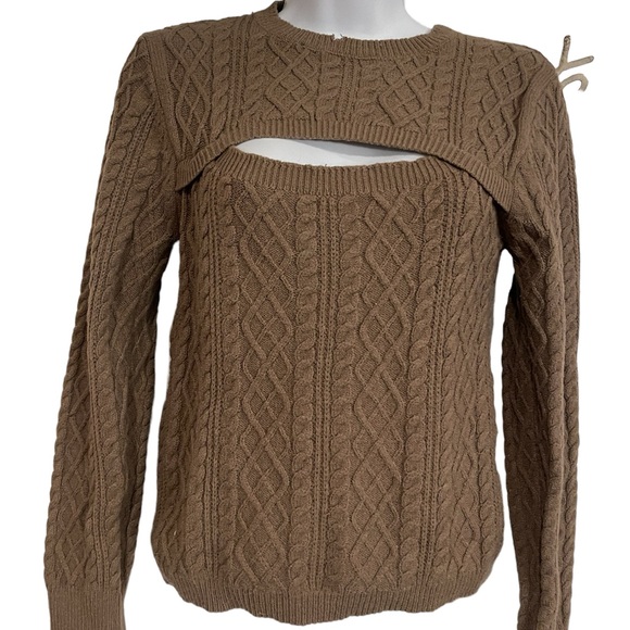 Sweaters - Sweater with cut out on front